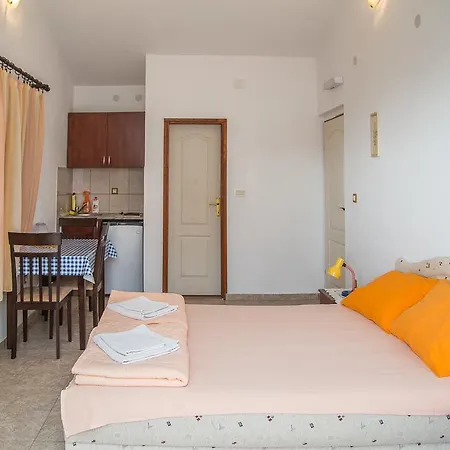 Petrovac Apartmani Ksenija מראה חיצוני תמונה