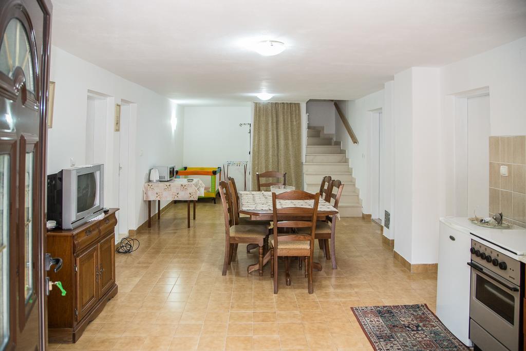 Ksenija * Petrovac na moru
