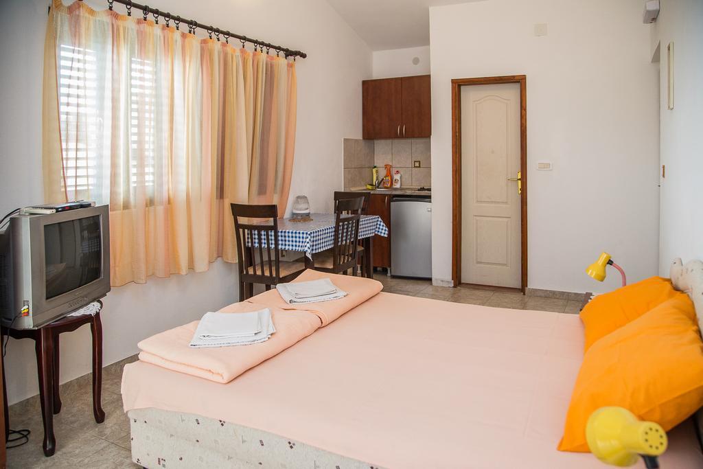 Ksenija * Petrovac na moru