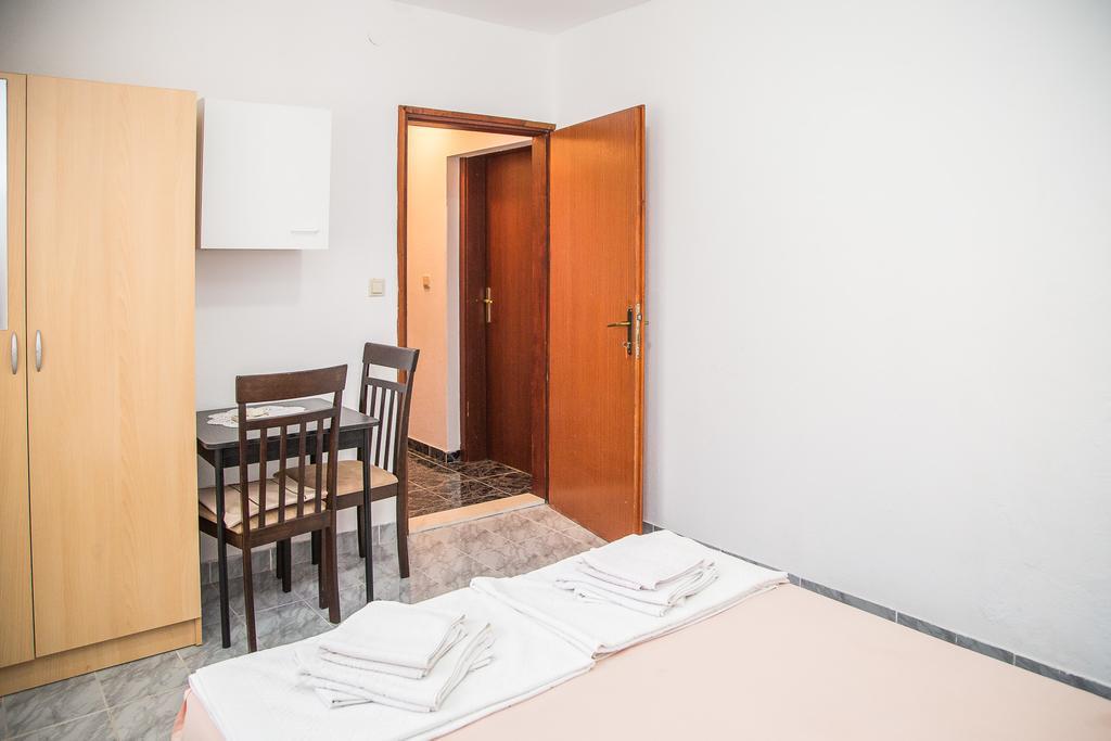 Ksenija Apartment *